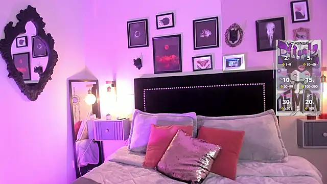 Snapshot of pinkk_deemon chatting on 05/24/26, 01:05 pinkk deemon online show from 05/24/26, 01:05
