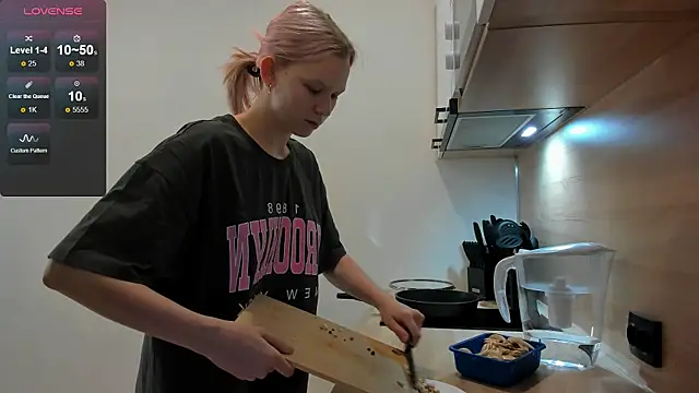 Snapshot of _Gentle_Angel_Melissa_ chatting on 10/10/25, 04:06 Gentle Angel Melissa online show from 10/10/25, 04:06