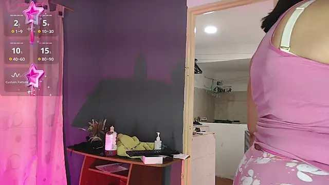 Snapshot of ROOSEQUEEN chatting on 11/13/25, 07:02 ROOSEQUEEN online show from 11/13/25, 07:02