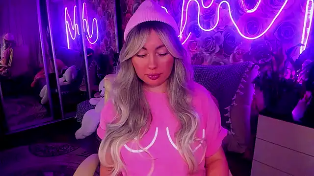 Snapshot of Ninaabyanka chatting on 10/17/25, 08:22 Ninaabyanka online show from 10/17/25, 08:22