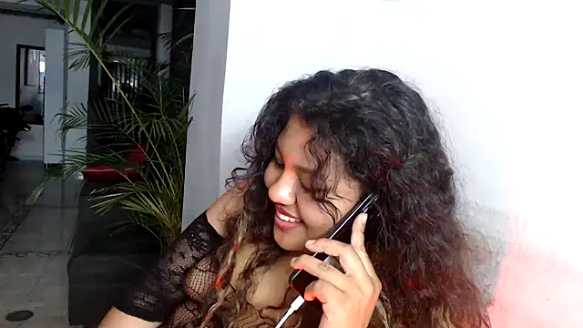 Snapshot of CloeStron chatting on 10/11/25, 12:32 CloeStron online show from 10/11/25, 12:32