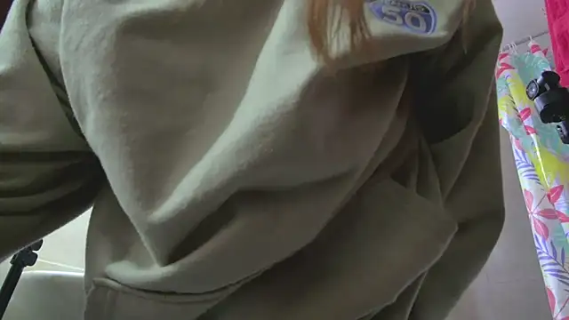 lunnaa  online show from 12/20/25, 03:35