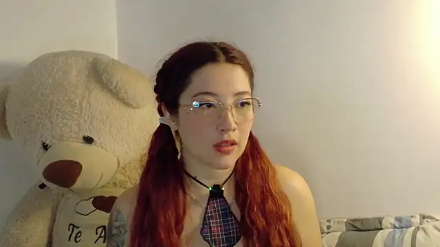 Snapshot of lunnaa_ chatting on 05/08/26, 04:07 lunnaa online show from 05/08/26, 04:07