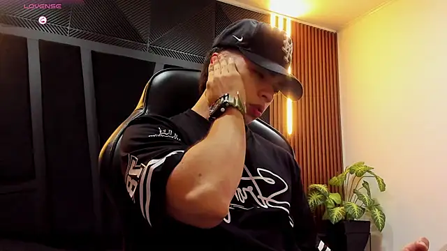 Snapshot of Eryonbradley chatting on 10/02/25, 11:28 Eryonbradley online show from 10/02/25, 11:28