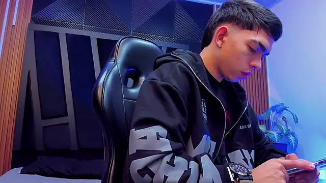 Snapshot of Eryonbradley chatting on 10/03/25, 11:29 Eryonbradley online show from 10/03/25, 11:29