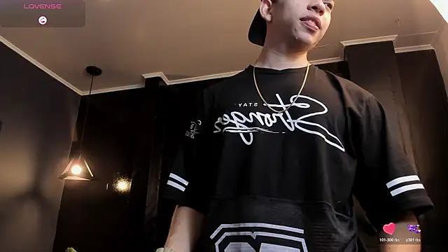 Snapshot of Eryonbradley chatting on 10/18/25, 11:33 Eryonbradley online show from 10/18/25, 11:33