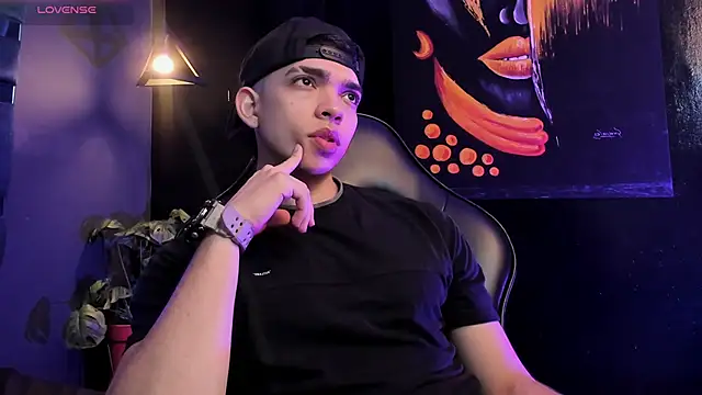 Snapshot of Eryonbradley chatting on 11/06/25, 11:22 Eryonbradley online show from 11/06/25, 11:22