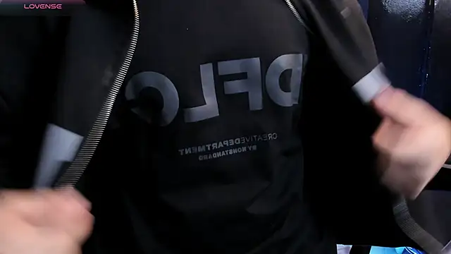 Snapshot of Eryonbradley chatting on 11/07/25, 11:21 Eryonbradley online show from 11/07/25, 11:21