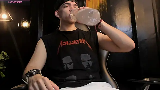 Snapshot of Eryonbradley chatting on 11/08/25, 11:21 Eryonbradley online show from 11/08/25, 11:21