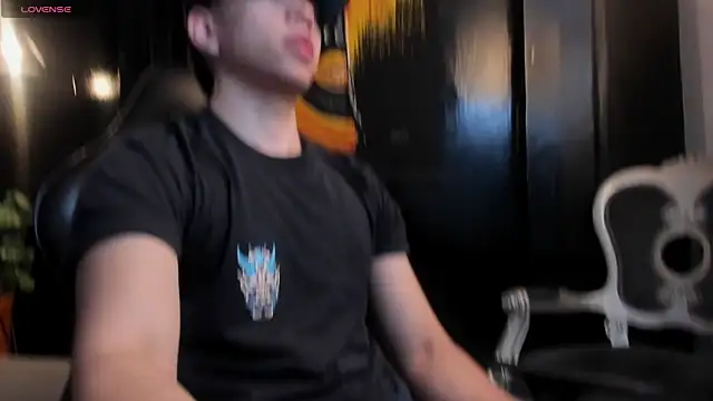 Snapshot of Eryonbradley chatting on 11/29/25, 11:24 Eryonbradley online show from 11/29/25, 11:24