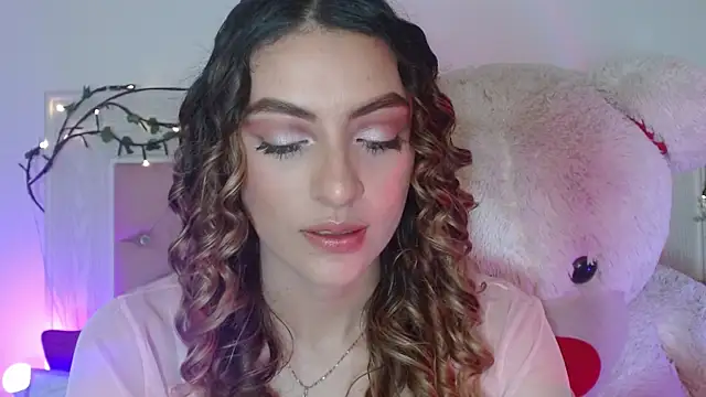 Snapshot of Ayleen_m chatting on 05/26/26, 01:45 Ayleen m online show from 05/26/26, 01:45