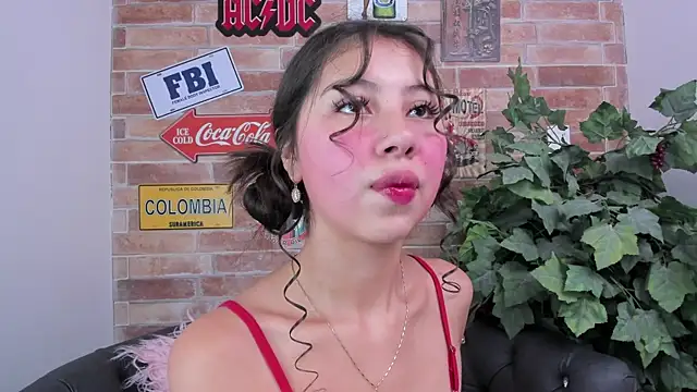 Snapshot of misss_luxury chatting on 12/17/25, 11:05 misss luxury online show from 12/17/25, 11:05