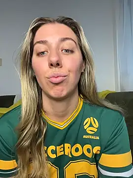 louiseberkeley online show from 06/23/26, 06:44