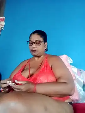 Snapshot of mileesha chatting on 02/15/25, 11:39 mileesha online show from 02/15/25, 11:39