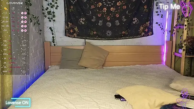 Snapshot of Bekky_Hammon chatting on 10/14/25, 05:19 Bekky Hammon online show from 10/14/25, 05:19