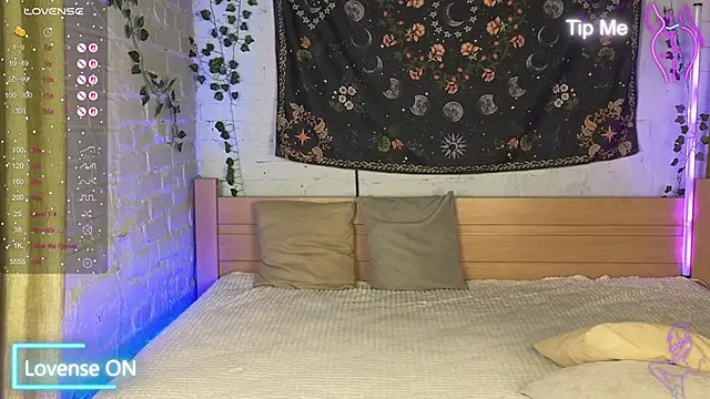 Snapshot of Bekky_Hammon chatting on 10/15/25, 03:17 Bekky Hammon online show from 10/15/25, 03:17