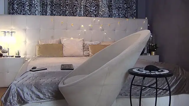 LadyValeriaXO online show from 12/20/25, 12:23