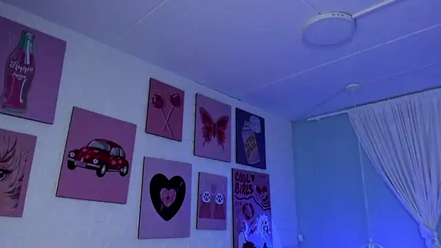 Lara Rouss  online show from 10/02/25, 03:57