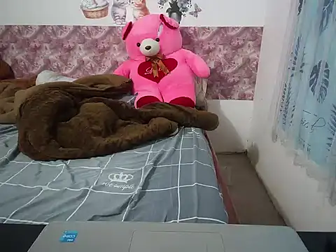 Snapshot of Linda-24 chatting on 11/02/25, 08:06 Linda-24 online show from 11/02/25, 08:06