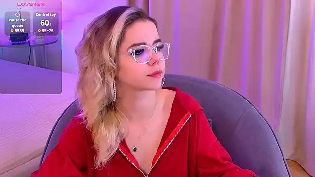 Snapshot of PrincessSlay chatting on 11/14/25, 05:28 PrincessSlay online show from 11/14/25, 05:28