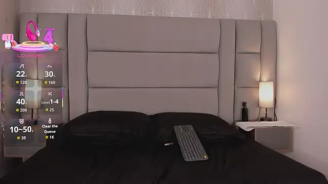 Mia-Medina online show from 10/30/25, 08:09