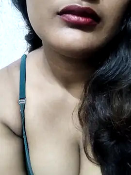 Snapshot of Cute_pinkii chatting on 11/02/25, 01:46 Cute pinkii online show from 11/02/25, 01:46