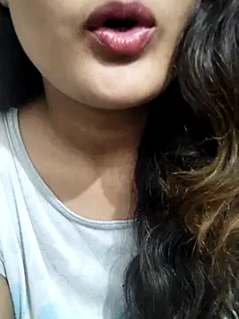 Snapshot of Cute_pinkii chatting on 11/06/25, 08:10 Cute pinkii online show from 11/06/25, 08:10