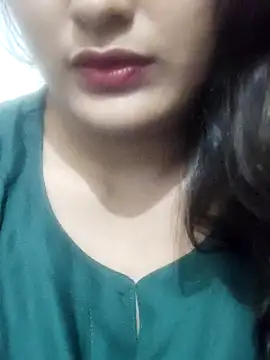 Snapshot of Cute_pinkii chatting on 12/05/25, 07:43 Cute pinkii online show from 12/05/25, 07:43