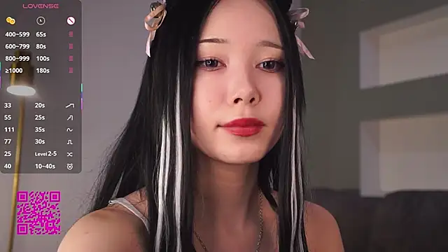 Snapshot of CherryGlow chatting on 10/21/25, 07:09 CherryGlow online show from 10/21/25, 07:09