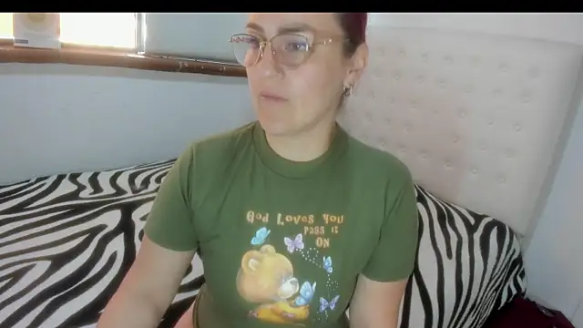 Roxannelorence  online show from 10/29/25, 02:30