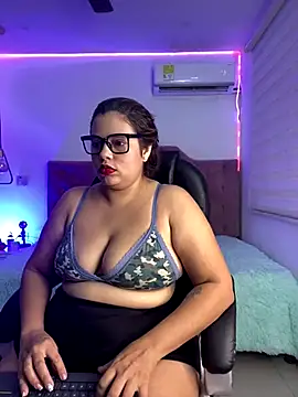 Velveet x online show from 10/17/25, 12:19