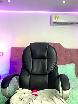 Velveet x online show from 11/01/25, 12:18