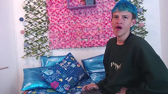 Snapshot of iam_lukas__ chatting on 09/15/25, 07:36 iam lukas online show from 09/15/25, 07:36