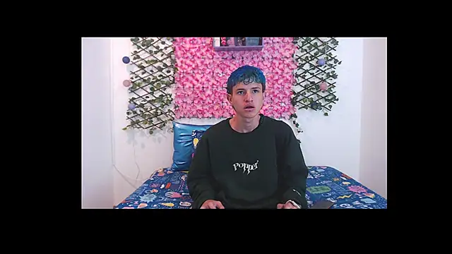 Snapshot of iam_lukas__ chatting on 09/19/25, 04:36 iam lukas online show from 09/19/25, 04:36