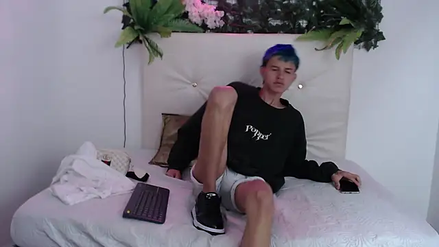 Snapshot of iam_lukas__ chatting on 09/26/25, 07:34 iam lukas online show from 09/26/25, 07:34