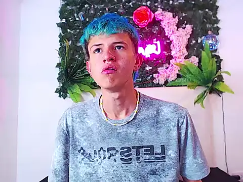 Snapshot of iam_lukas__ chatting on 10/12/25, 04:11 iam lukas online show from 10/12/25, 04:11