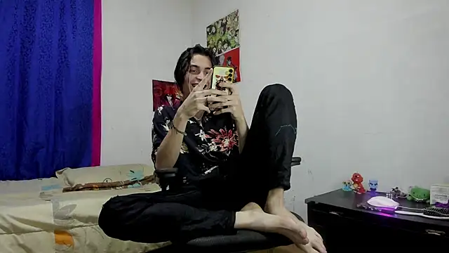 Snapshot of golden_ryyan chatting on 11/30/25, 12:58 golden ryyan online show from 11/30/25, 12:58