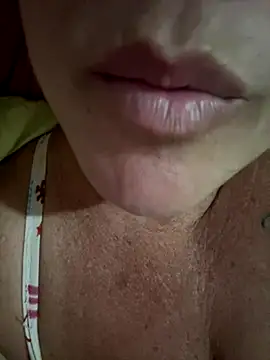 Snapshot of MaluLemos chatting on 09/25/25, 10:52 MaluLemos online show from 09/25/25, 10:52