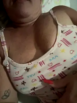 Snapshot of MaluLemos chatting on 09/26/25, 02:15 MaluLemos online show from 09/26/25, 02:15