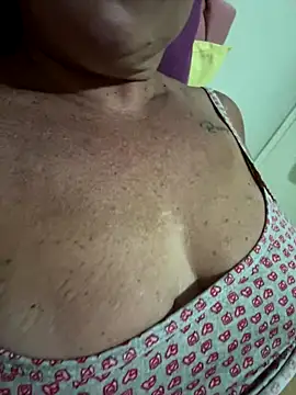 Snapshot of MaluLemos chatting on 10/02/25, 06:26 MaluLemos online show from 10/02/25, 06:26