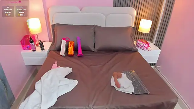 Clawdeen  wolf online show from 11/12/25, 08:19