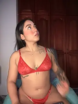 Snapshot of KaditaNavarro chatting on 11/02/25, 05:48 KaditaNavarro online show from 11/02/25, 05:48