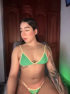 Snapshot of KaditaNavarro chatting on 12/18/25, 04:46 KaditaNavarro online show from 12/18/25, 04:46