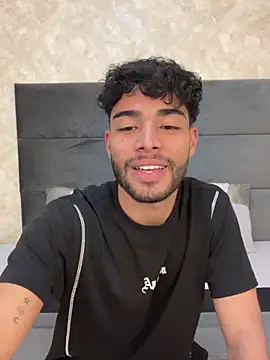 Snapshot of RaphaelDufort chatting on 11/06/25, 12:11 RaphaelDufort online show from 11/06/25, 12:11