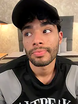 Snapshot of RaphaelDufort chatting on 11/25/25, 12:21 RaphaelDufort online show from 11/25/25, 12:21