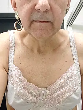 Emily de Carla online show from 12/18/25, 07:36