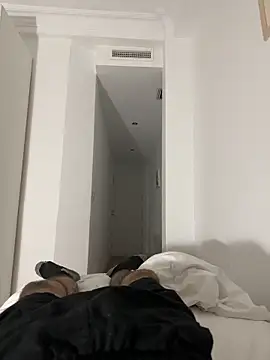 Snapshot of marc944 chatting on 12/03/25, 05:22 marc944 online show from 12/03/25, 05:22