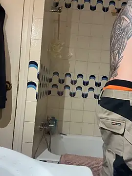 Snapshot of marc944 chatting on 12/16/25, 04:45 marc944 online show from 12/16/25, 04:45