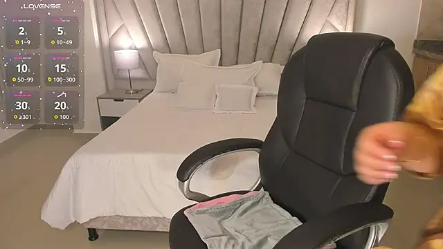 Viictoria jones online show from 03/19/26, 12:03