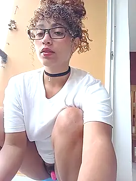 Snapshot of Vikyvoyeur chatting on 11/21/25, 07:12 Vikyvoyeur online show from 11/21/25, 07:12